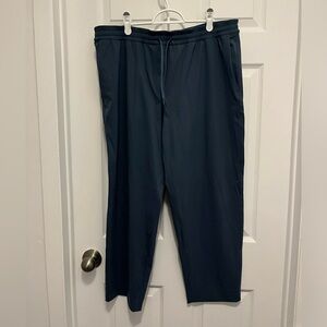 Lululemon Tapered-Leg Mid-Rise Pant 7/8 Length Luxtreme
